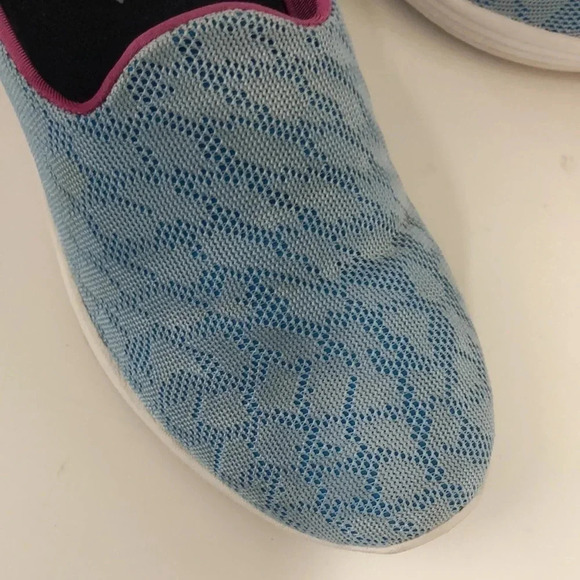 VIONIC Mesh Sneakers - Picture 2 of 8